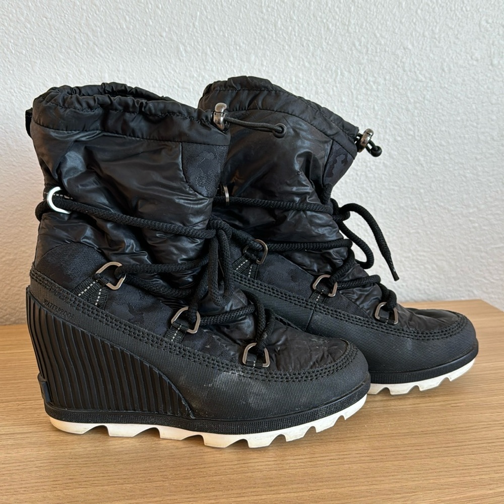 Sorel Black Kinetic Wedge Boot Lace Up/Toggle Closure Waterproof Fleece Lined 7
